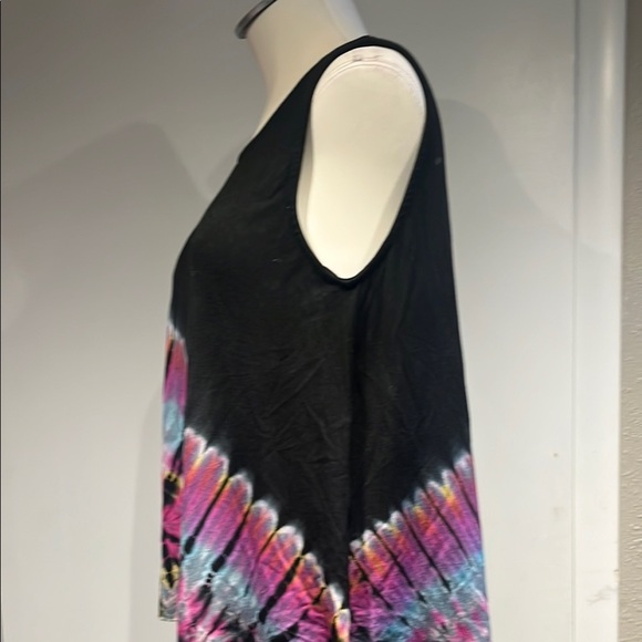 Pleated Black and Pink Relaxed Tank Top - Picture 3 of 16